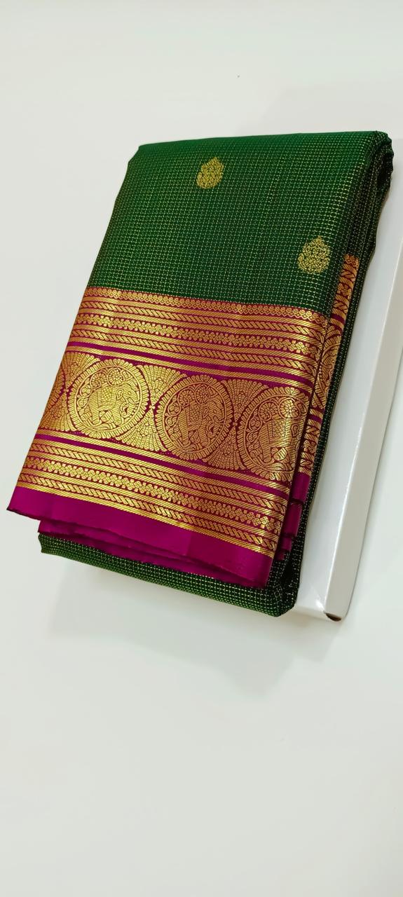 Classic Bottle Green & Magenta 2gm Zari Vaira Oosi Elegance Kanchipuram Handloom Silk Saree SS24596