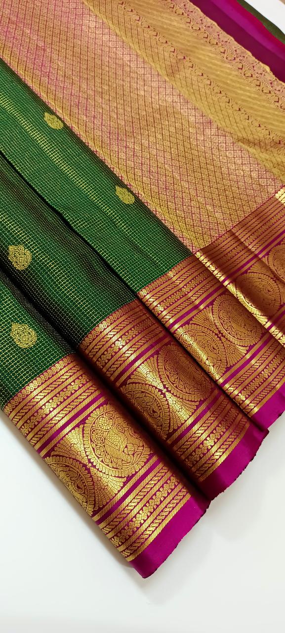 Classic Bottle Green & Magenta 2gm Zari Vaira Oosi Elegance Kanchipuram Handloom Silk Saree SS24596