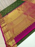 Load image into Gallery viewer, Classic Bottle Green &amp; Magenta 2gm Zari Vaira Oosi Elegance Kanchipuram Handloom Silk Saree SS24596
