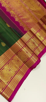 Load image into Gallery viewer, Classic Bottle Green &amp; Magenta 2gm Zari Vaira Oosi Elegance Kanchipuram Handloom Silk Saree SS24596
