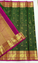 Load image into Gallery viewer, Classic Bottle Green &amp; Magenta 2gm Zari Vaira Oosi Elegance Kanchipuram Handloom Silk Saree SS24596
