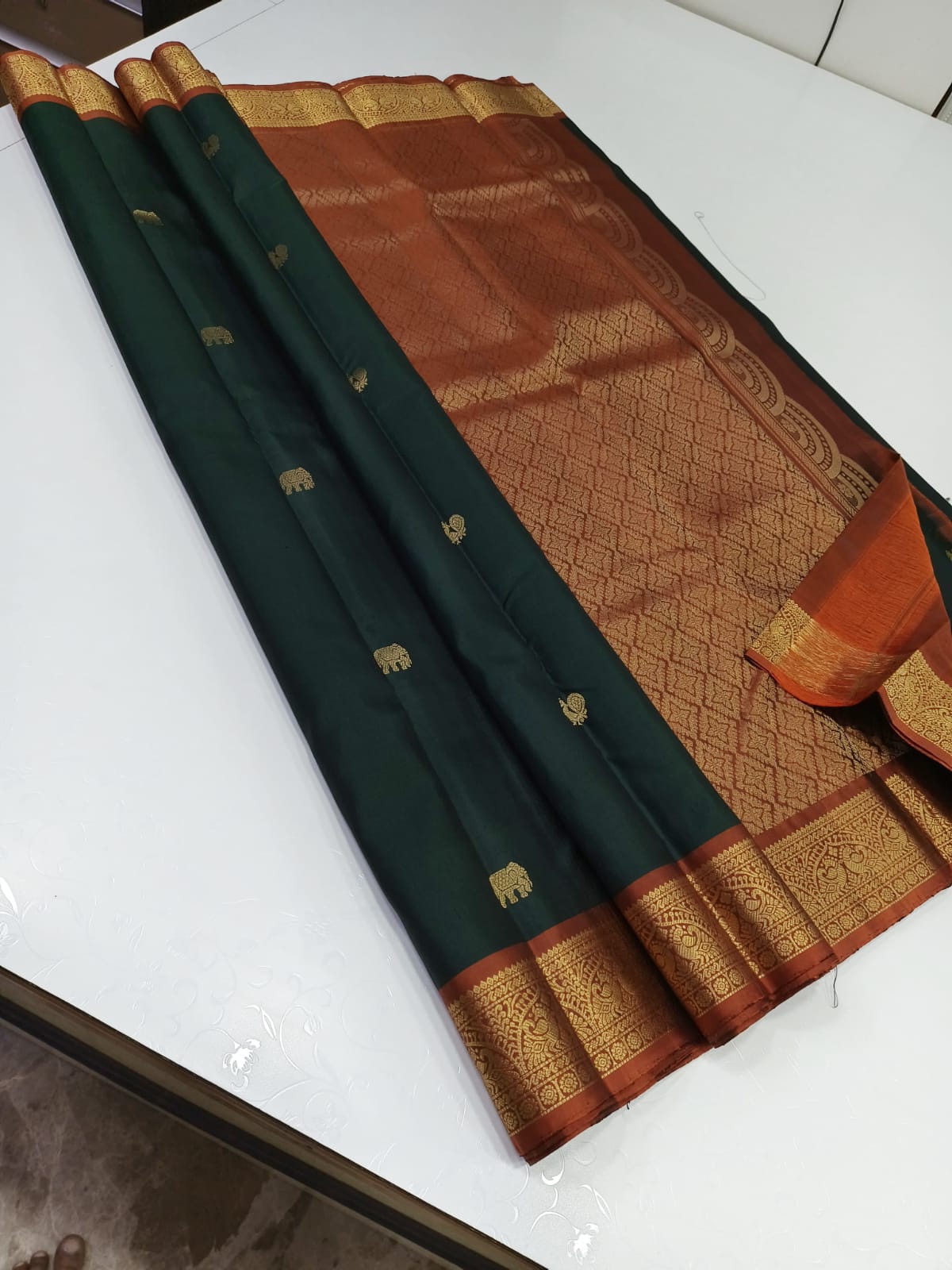 Classic Bottle Green & Burnt Orange Elegance Kanchipuram Handloom Silk Saree SS24623