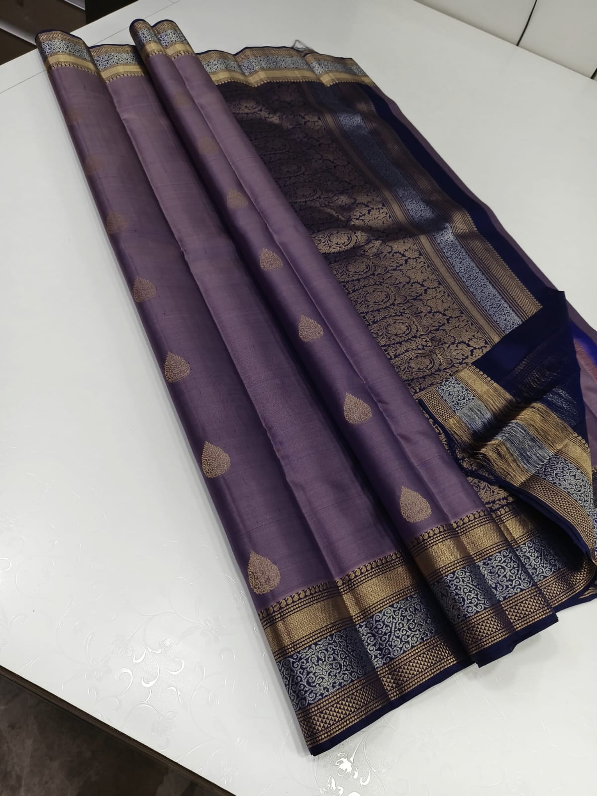 Classic Dark Mauve & Midnight Blue Elegance Kanchipuram Handloom Silk Saree SS24631