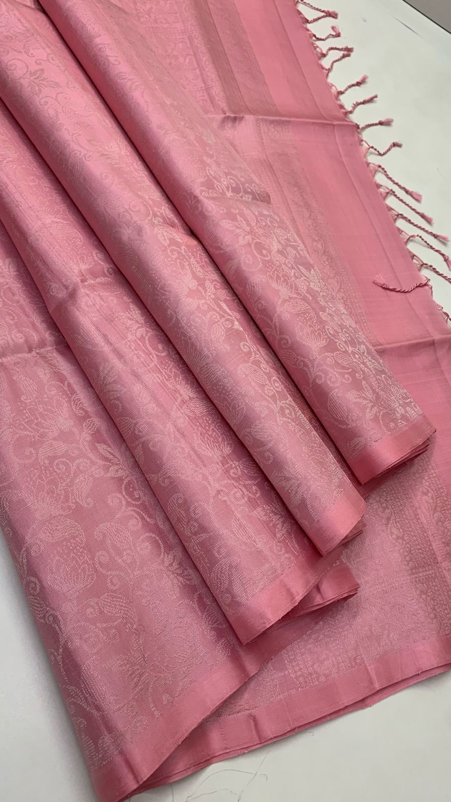 Classic Creamy Pink Elegance Handloom Soft Silk Saree SS24640