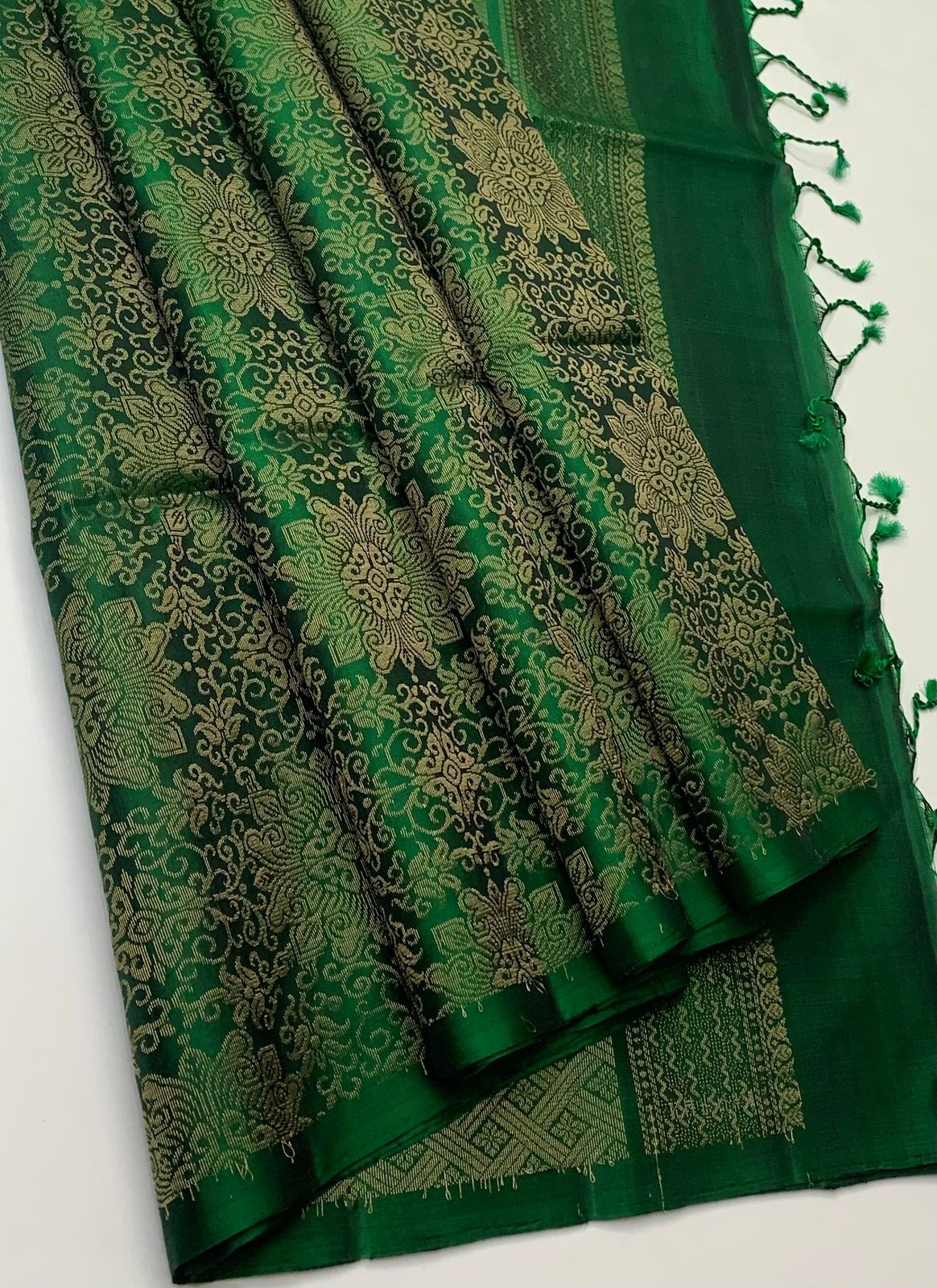 Classic Green Elegance Handloom Soft Silk Saree SS24642