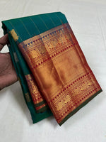 Load image into Gallery viewer, Classic Peacock Green &amp; Red 2gm Zari Elegance Kanchipuram Handloom Silk Saree SS24803
