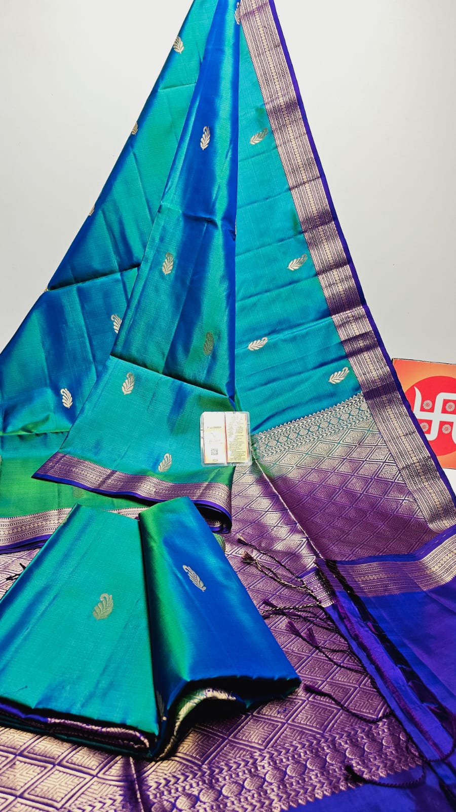 Classic Peacock Blue Elegance Handloom Soft Silk Saree SS25487