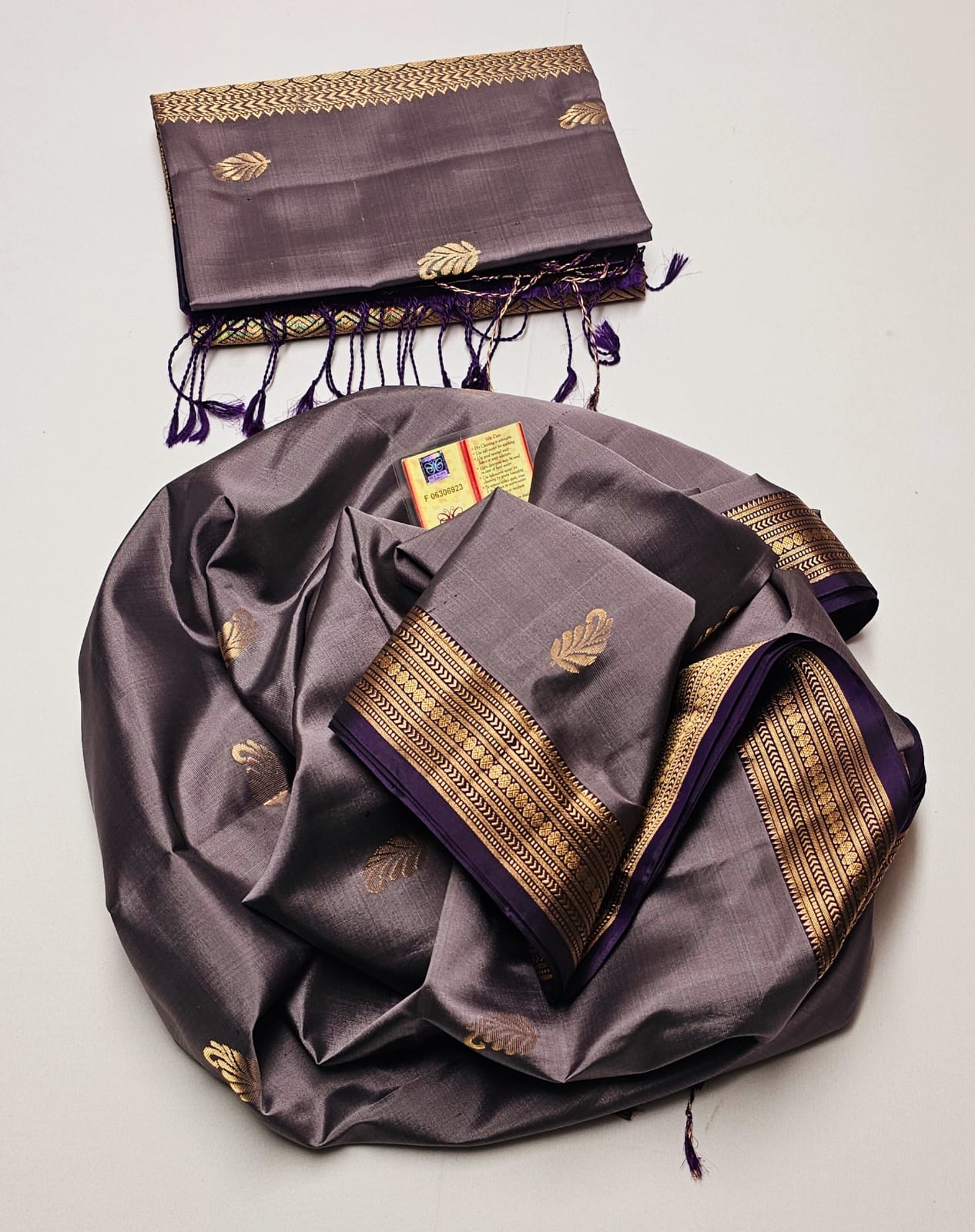 Classic Mauve Elegance Handloom Soft Silk Saree SS25488
