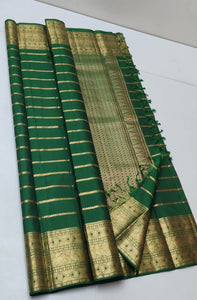 Classic Dark Green Elegance Handloom Soft Silk Saree SS25482