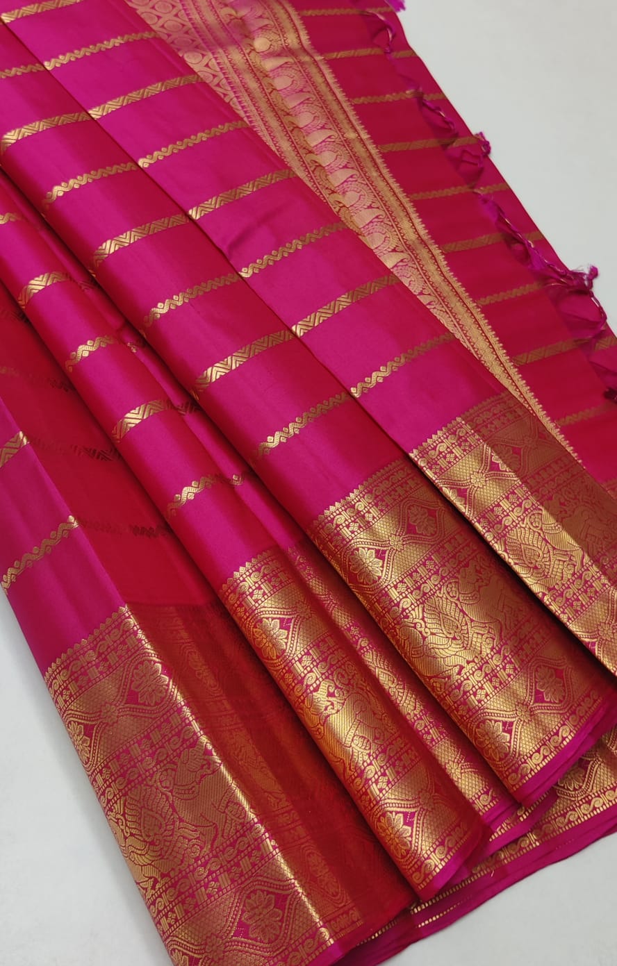 Classic Deep Pink Elegance Handloom Soft Silk Saree SS25484