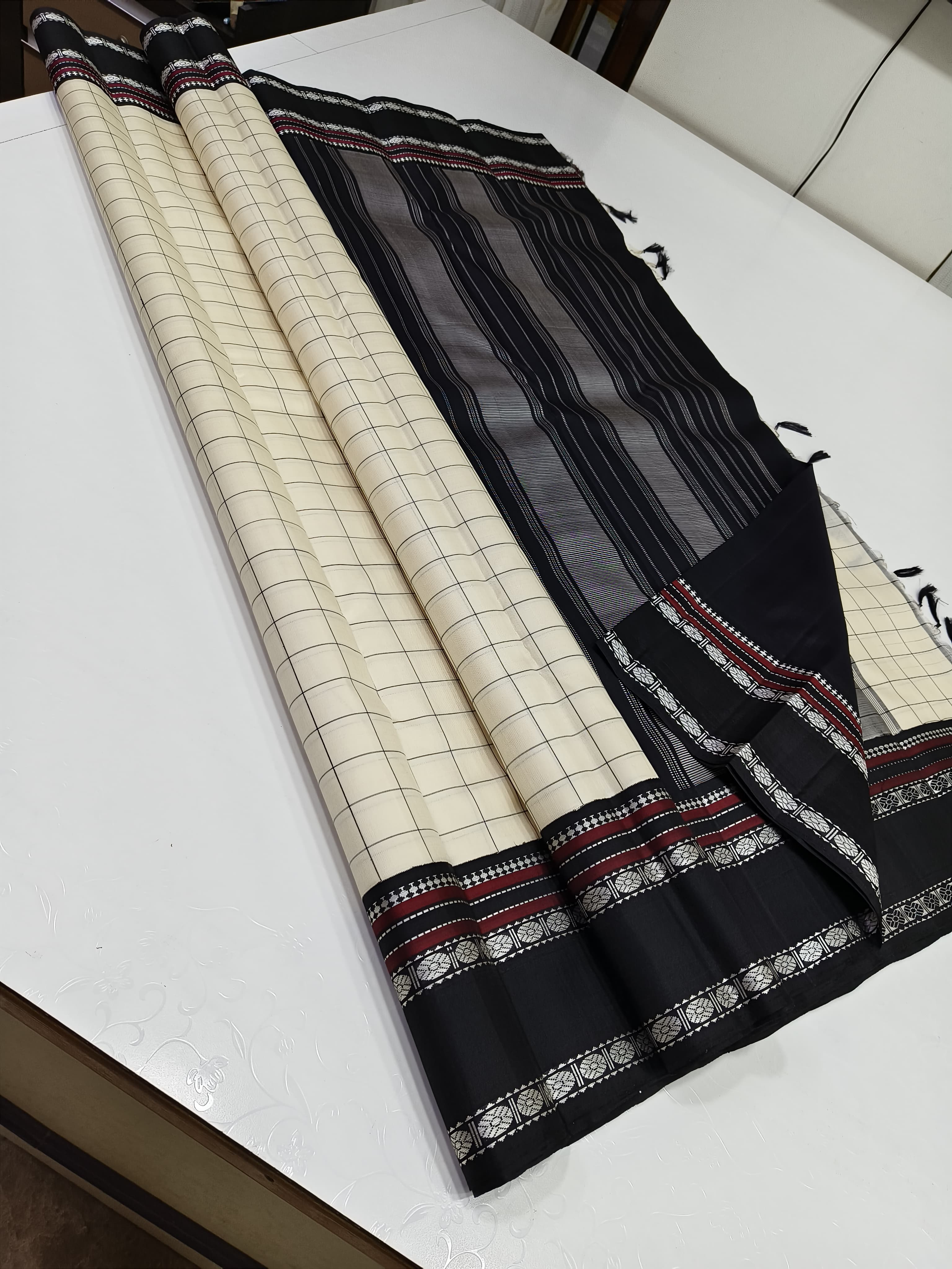 Classic Butter Cream & Carbon Black 2gm Zari Elegance Kanchipuram Handloom Silk Saree SS25478