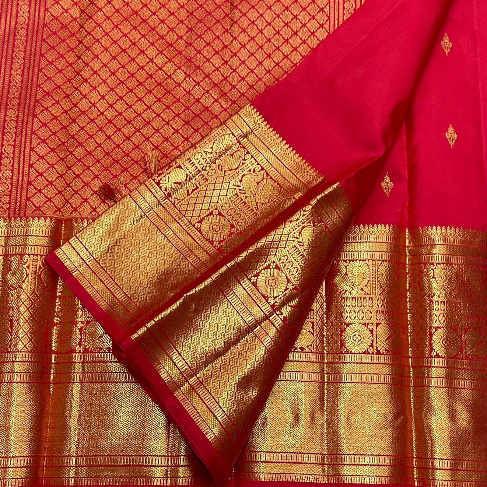 Classic Scarlet Red 1gm Zari Kanchipuram Handloom Silk Saree SS25852