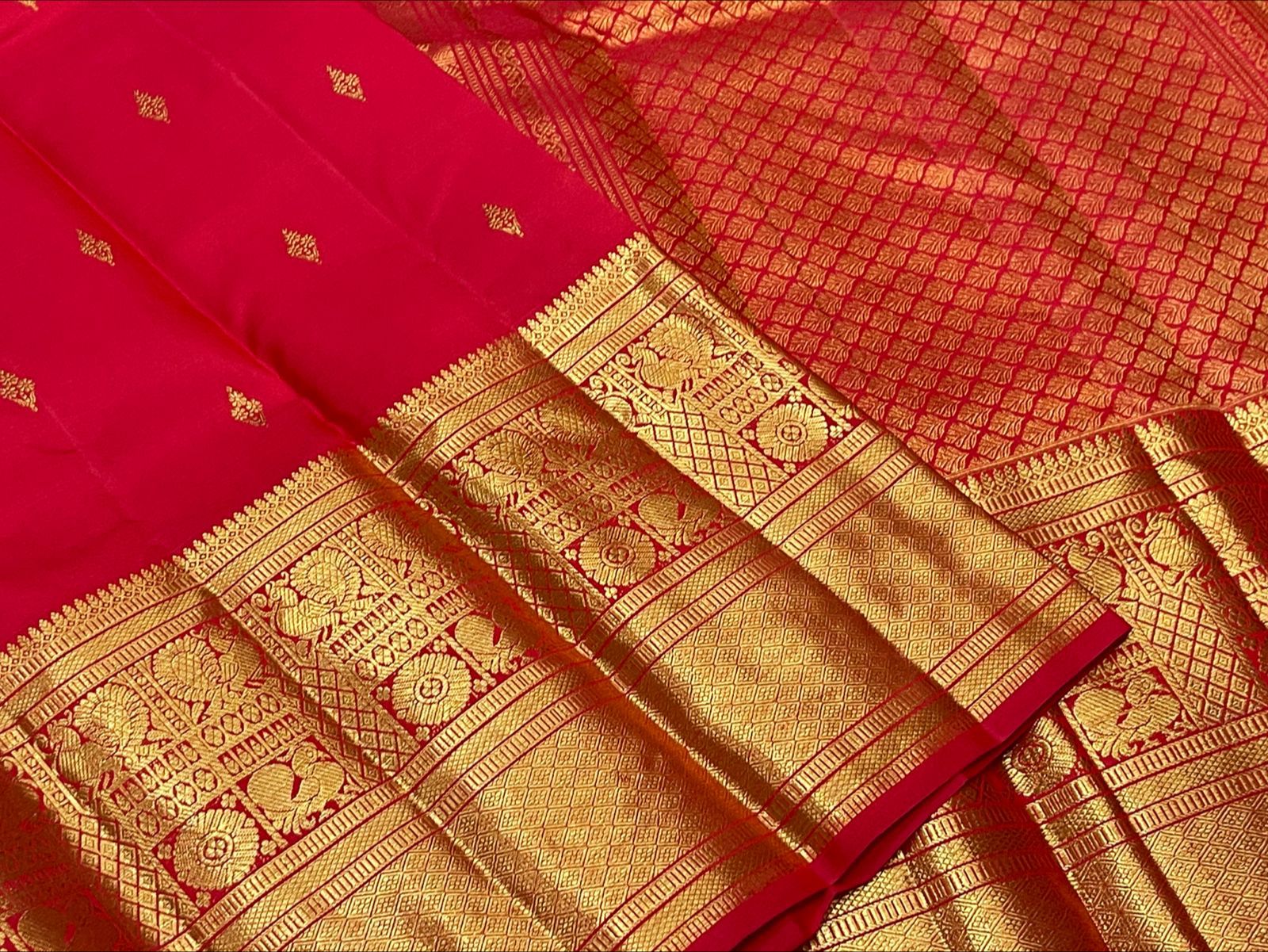 Classic Scarlet Red 1gm Zari Kanchipuram Handloom Silk Saree SS25852