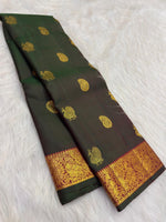 Load image into Gallery viewer, Classic Bottle Green &amp; Cherry Red Elegance Kanchipuram Handloom Silk Saree SS27830
