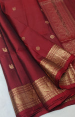 Load image into Gallery viewer, Classic Garnet Red Double Warp Elegance Handloom Soft Silk Saree SS28386
