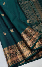 Load image into Gallery viewer, Classic Pine Green Double Warp Elegance Handloom Soft Silk Saree SS28388
