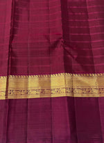 Load image into Gallery viewer, Classic Peach &amp; Wine Red checks 2gm Zari Elegance Kanchipuram Handloom Silk Saree SS28416
