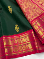 Load image into Gallery viewer, Classic Bottle Green &amp; Ruby Pink 2gm Zari Elegance Kanchipuram Handloom Silk Saree SS28618
