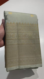 Load and play video in Gallery viewer, Classic Pistachio Green Bridal Elegance Kanchipuram Handloom Silk Saree SS24385
