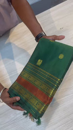 Load and play video in Gallery viewer, Classic Green Kanchipuram Handloom Silk Saree SS26578
