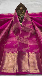 Load and play video in Gallery viewer, Classic Glow Purple 2gm Zari Bridal Elegance Kanchipuram Handloom Silk Saree SS28154

