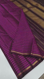 Load and play video in Gallery viewer, Classic Wine Red &amp; Dark Chocolate 2gm Zari Kanchipuram Handloom Silk Saree SS25916
