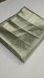 Load and play video in Gallery viewer, Classic Silver &amp; Moss Green Bridal Elegance Kanchipuram Handloom Silk Saree SS24594
