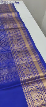 Load and play video in Gallery viewer, Classic Royal Blue Elegance Handloom Soft Silk Saree SS25641

