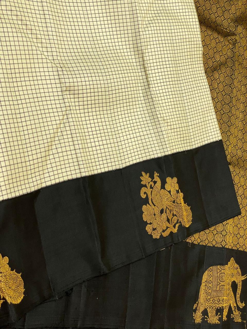 Classic Butter Cream & Carbon Black Kanchipuram Handloom Silk Saree SS26165