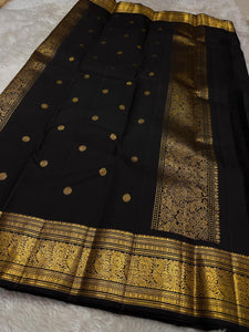 Classic Maroon & Carbon Black Kanchipuram Handloom Silk Saree SS26168