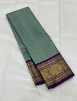 Load image into Gallery viewer, Classic Fern Green &amp; Violet 2gm Vintage Checks Zari Kanchipuram Handloom Silk Saree SS26157
