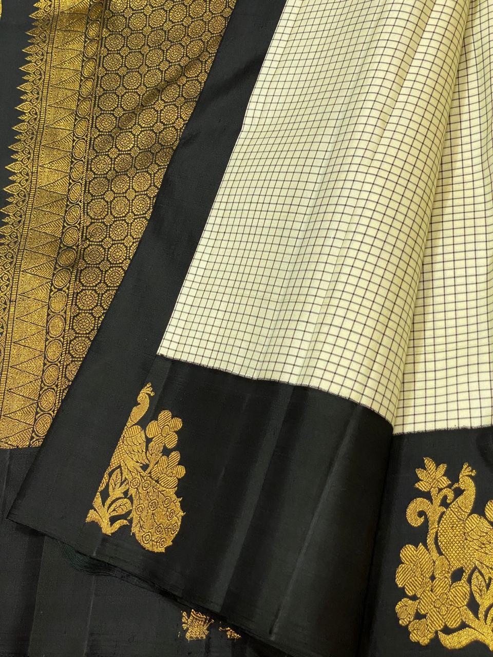 Classic Butter Cream & Carbon Black Kanchipuram Handloom Silk Saree SS26165