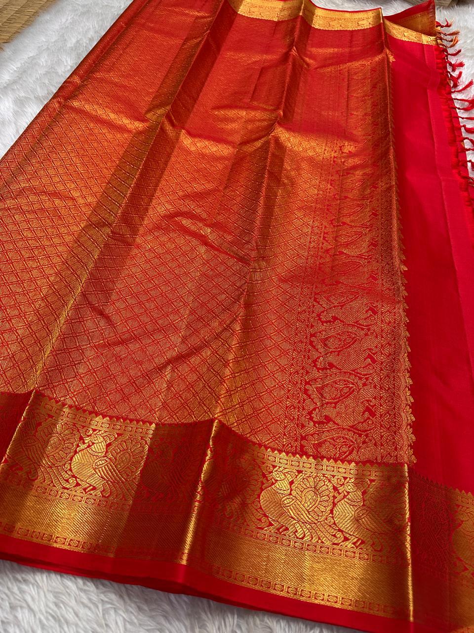 Classic Scarlet Red Bridal Elegance Kanchipuram Handloom Silk Saree SS26172