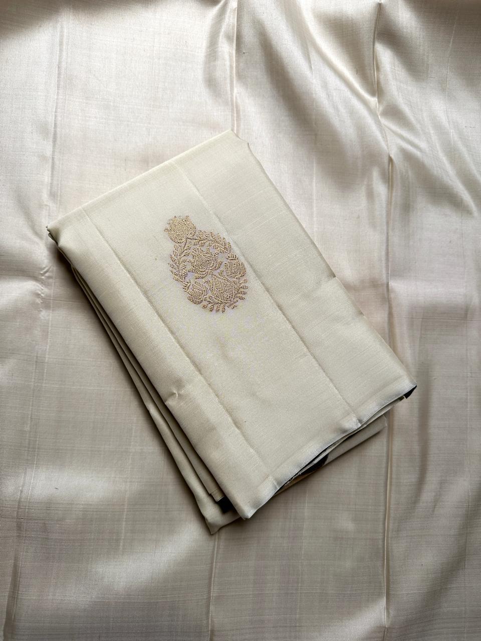 Classic Butter Cream & Bottle Green Kanchipuram Handloom Silk Saree SS26185