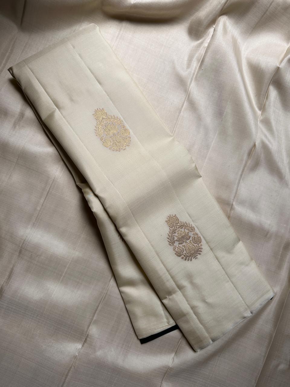 Classic Butter Cream & Bottle Green Kanchipuram Handloom Silk Saree SS26185